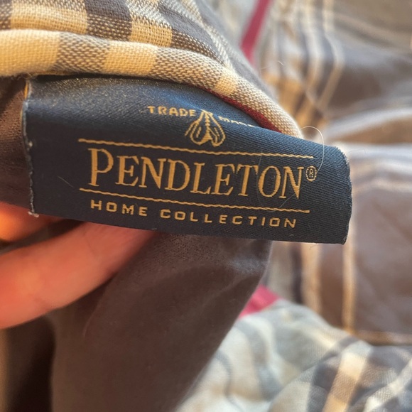 Pendleton Home Collection Plaid Flannel Comforter with 2 Standard Shams - Picture 3 of 4